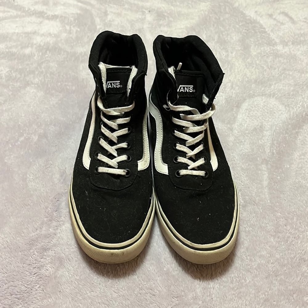 Women’s High Top Vans- Size 9.5